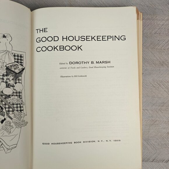 Vintage The Good Housekeeping Cookbook Dorothy B. Marsh 1963 Edition Hardcover - Picture 2 of 11